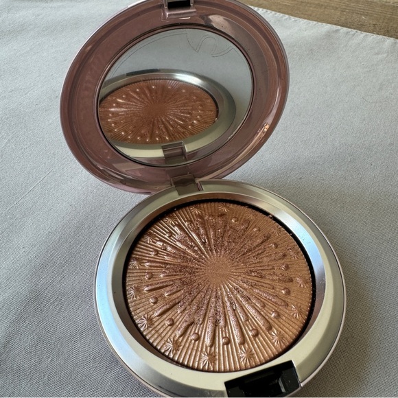 MAC Cosmetics Extra Dimension Skin Finish Highlighter - Picture 11 of 12